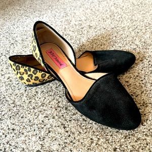 Betsy Johnson black with cheetah print heel flats.